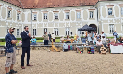 Ohl&eacute;dnut&iacute; za třet&iacute;m ročn&iacute;kem Mezin&aacute;rodn&iacute;ho setk&aacute;n&iacute; přadlen v CETRAT Př&iacute;bor